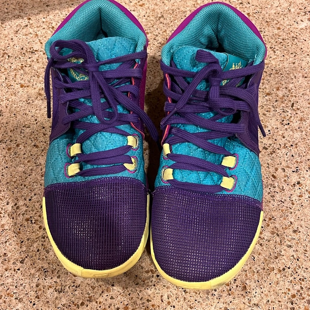 LeBron Witness 8 Basketball Shoes
